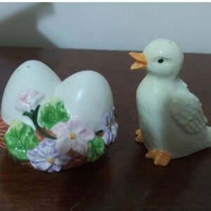 Avon Vintage Springtime Eggs In A Basket & A Duck Salt & Pepper Shakers